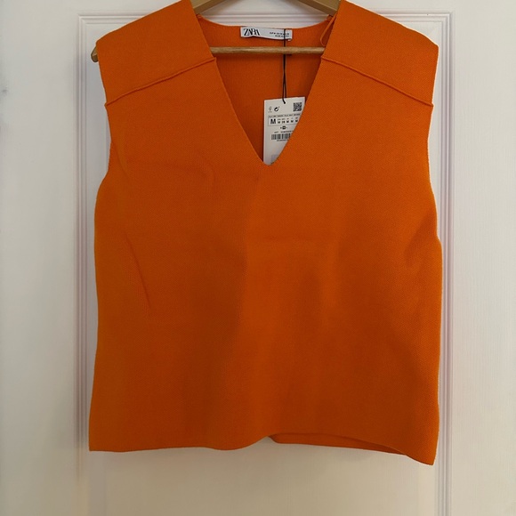 Sleeveless sweater - Picture 1 of 2